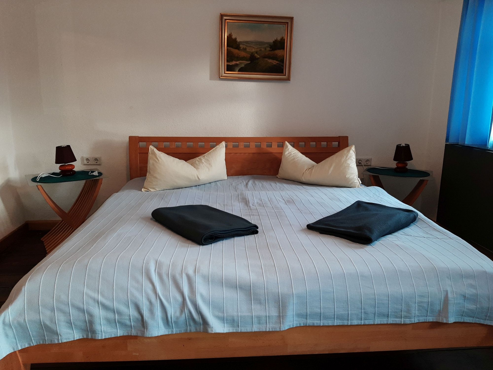 Schlafzimmer Ammeldingen im 1 OG mit Doppelbett und Französisches Bett