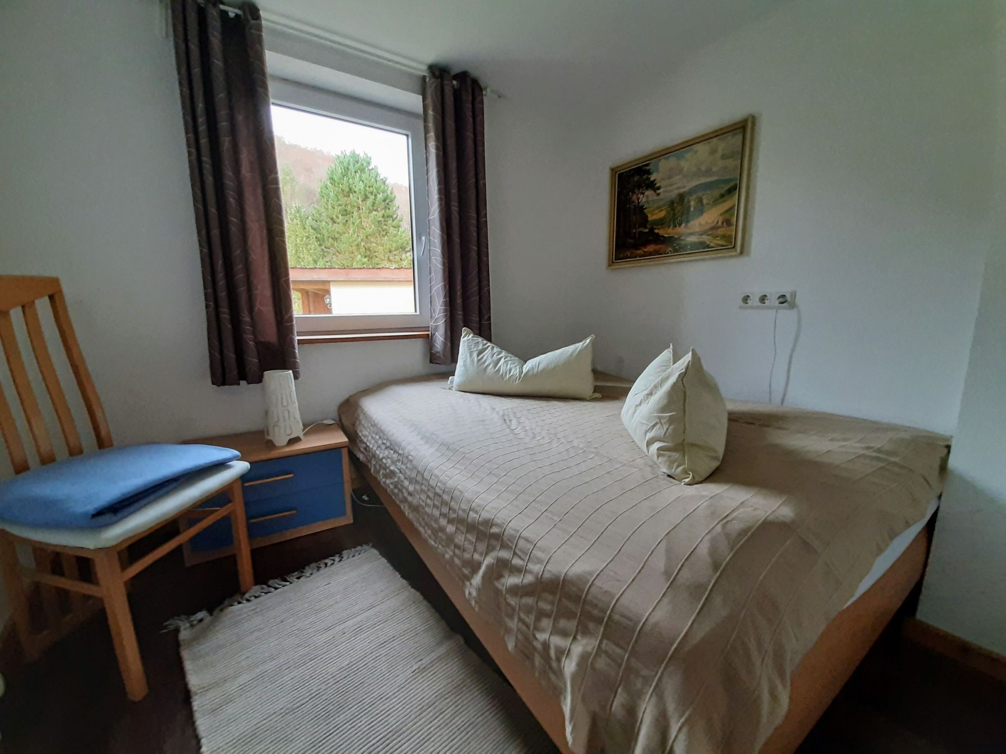 Eifel Landhaus - Schlafzimmer Prüm im 1 OG mit Französischen Bett