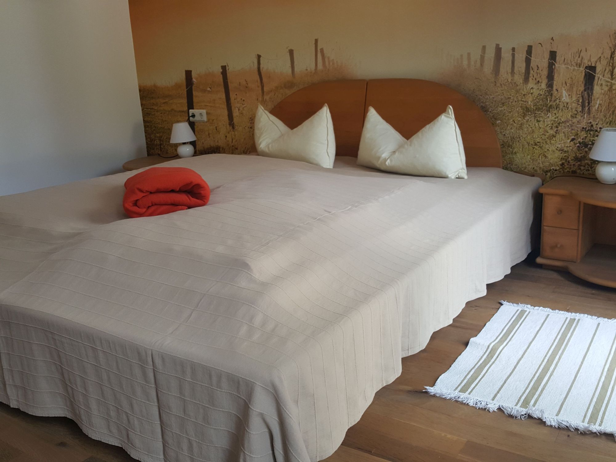 Schlafzimmer EG: Doppelbett (2x 80x200cm)
